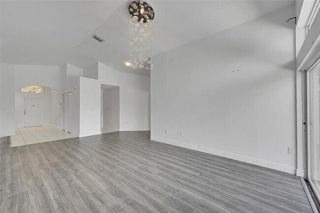 Building Photo - 16417 Sapphire Pl