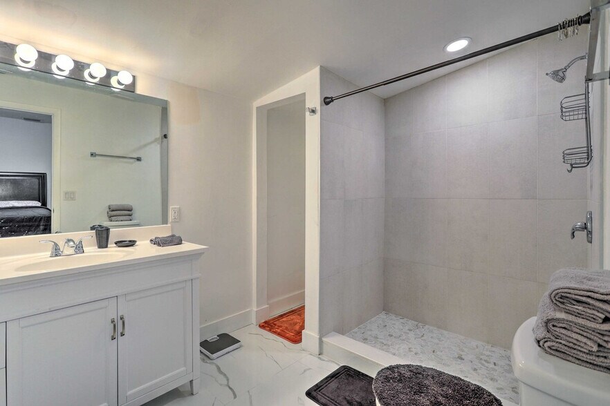 Building Photo - 846 NW 111th St