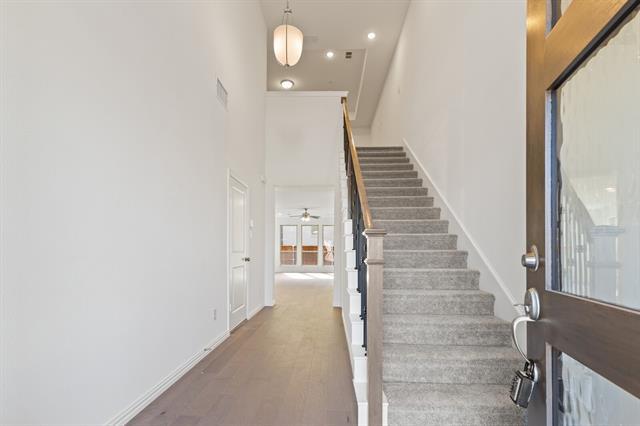 Building Photo - 621 Somerset Dr