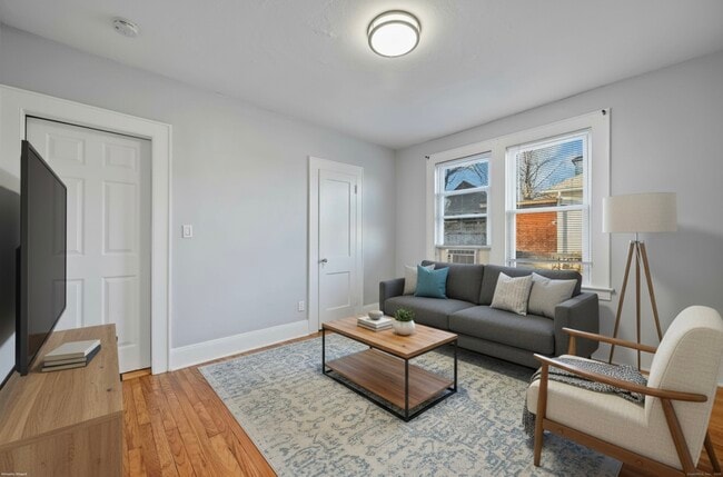 Building Photo - 8 Smith St