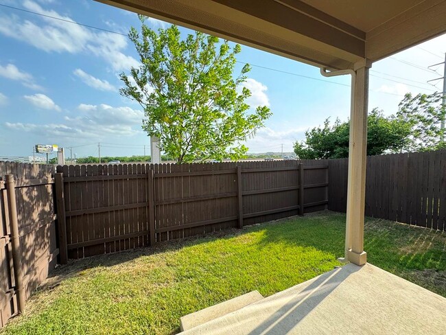 Building Photo - 2880 Donnell Dr
