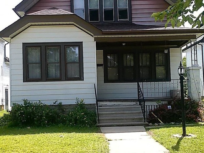 Building Photo - 3238 S 7th St