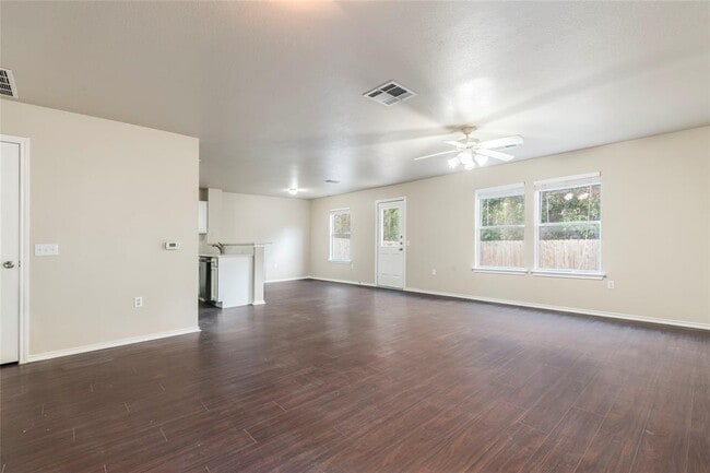 Building Photo - 8712 Dittmar Oaks Dr