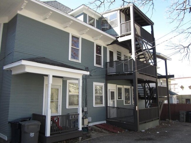 Building Photo - 119 Tennyson Ct