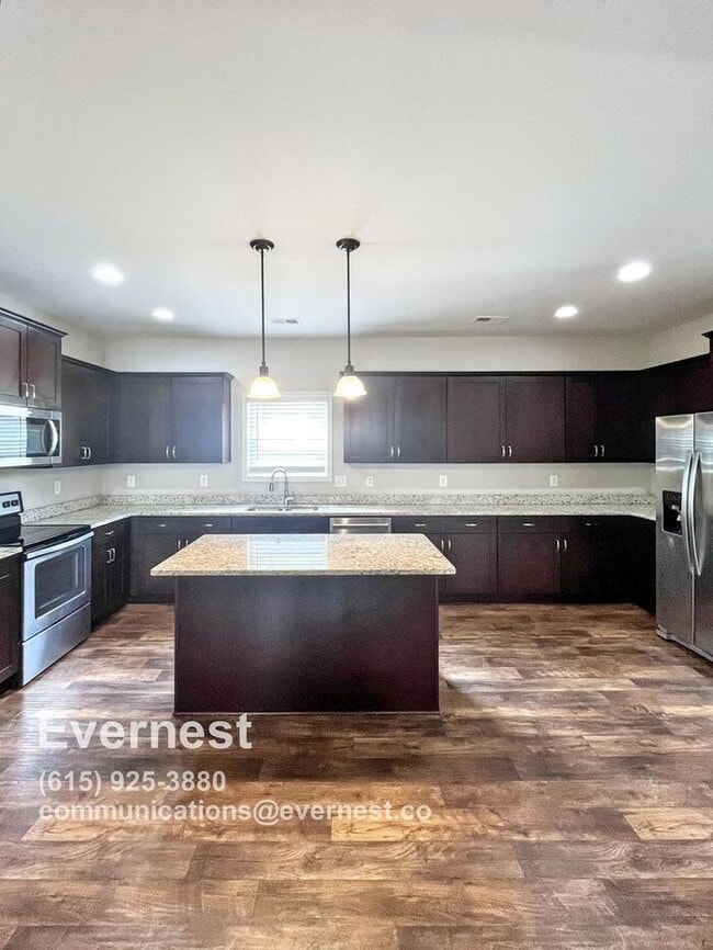 Building Photo - Spacious and Bright 4-Bedroom Home with Mo...