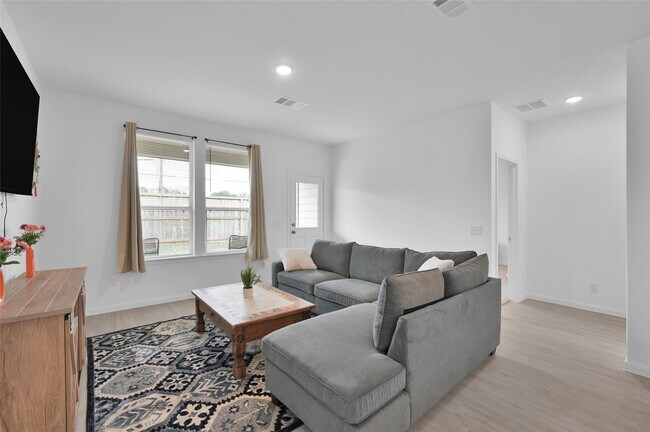 Building Photo - 10917 Fly Catcher Dr