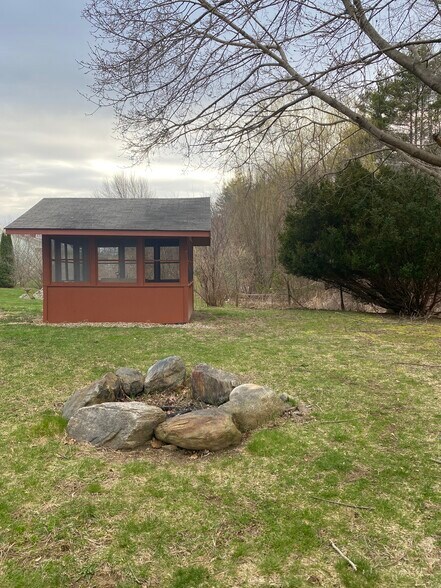 Building Photo - 84 Tuttle Ln