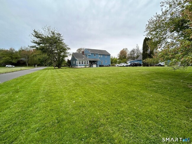 Building Photo - 890 Daniels Farm Rd
