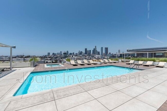 Building Photo - 527 Molino St