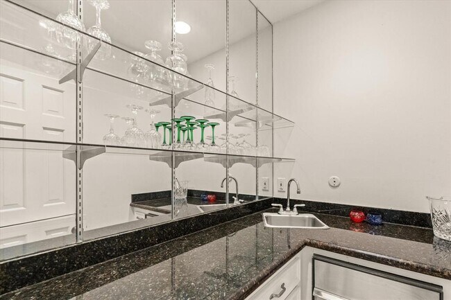Building Photo - 4948 Post Oak Timber Dr