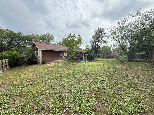 Building Photo - Large lot With Mature Trees and a Spacious...