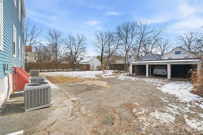 Building Photo - 214 Montgomery St