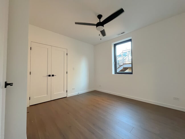 Building Photo - 3710 N Kenmore Ave