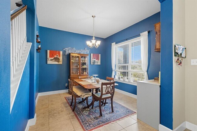Building Photo - 513 Cerezo Dr