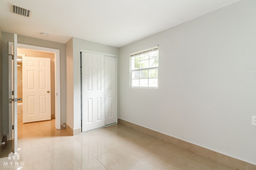 Building Photo - 7018 Maclura Dr