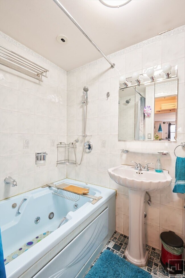 Building Photo - 85-88 8th Ave