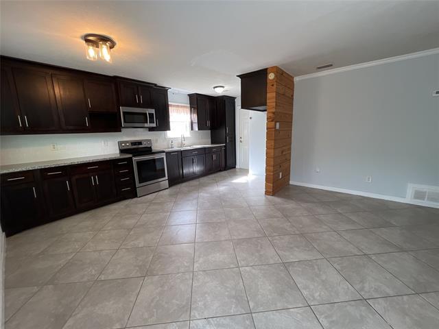 Building Photo - 12120 Bishop Dr