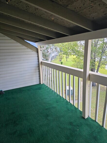 Building Photo - 500 Fairway Village Dr