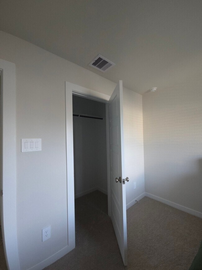 Building Photo - 2502 Serrano Plns Trl