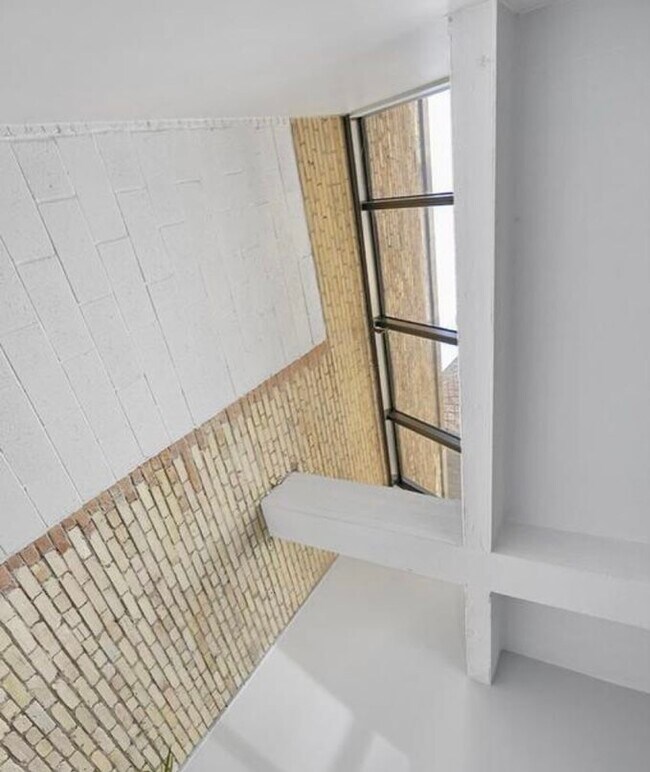 Main bedroom - 600 Broadway Ave NW