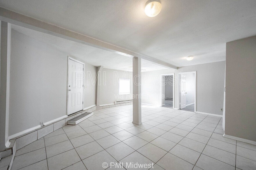 Building Photo - 4881 300W