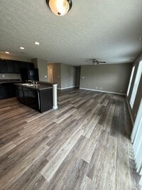 Building Photo - 3 Bedroom Single Family Home Available in ...