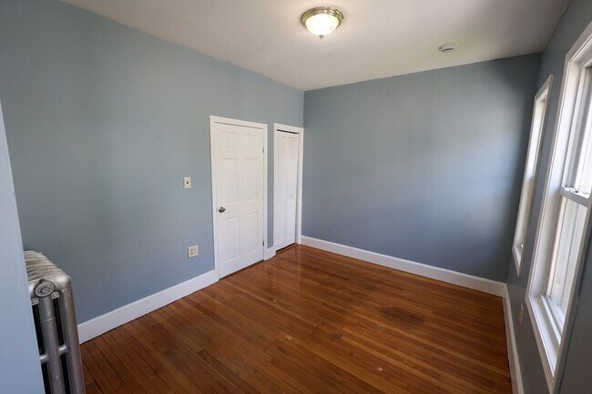 Building Photo - 7 Gayland St
