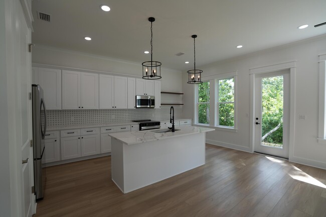 Building Photo - 92 Rearden Wy