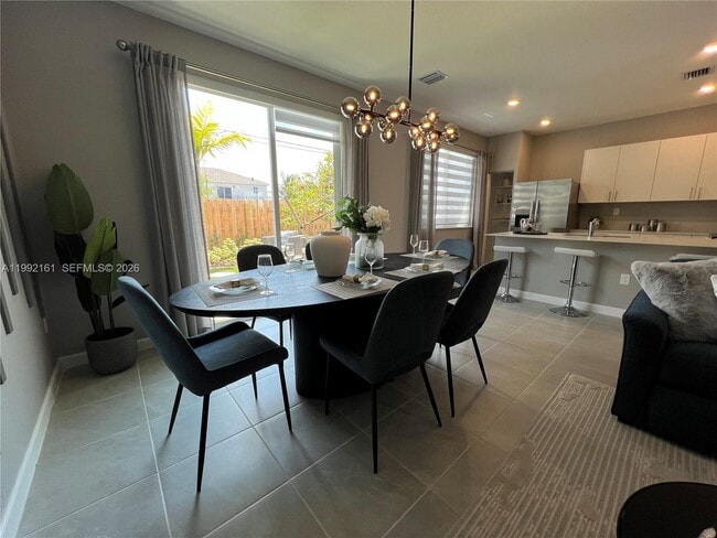 Building Photo - 680 SE 13th Ct