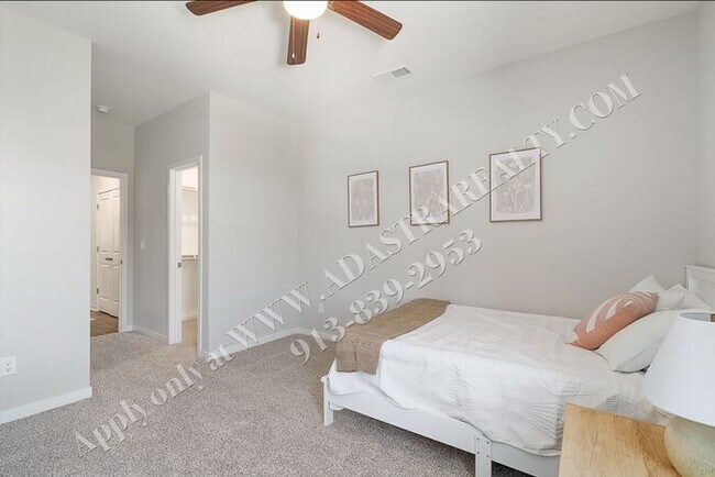 Building Photo - Brand New!! Townhome 3 Bed 2.5 Bath in Olathe-Available in JULY!!