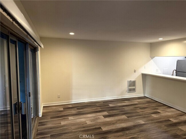 Building Photo - 280 Molino Ave