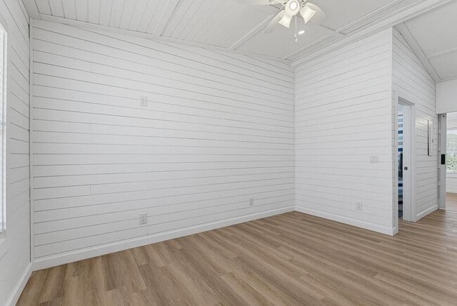 Building Photo - 204 Marlin St
