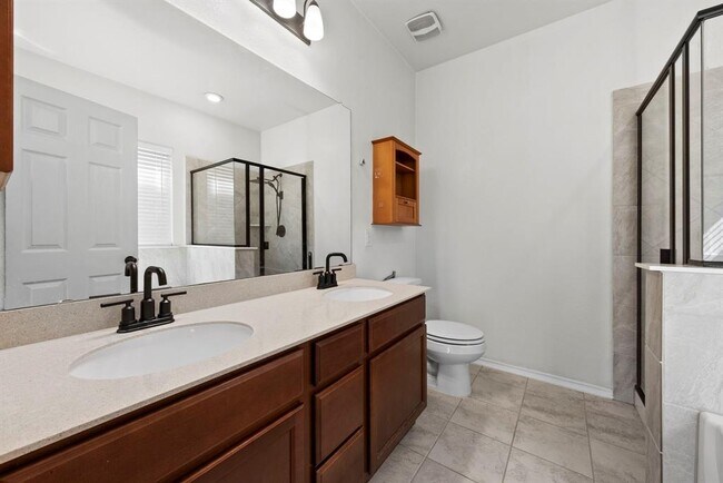Building Photo - 544 Ayinger Ln