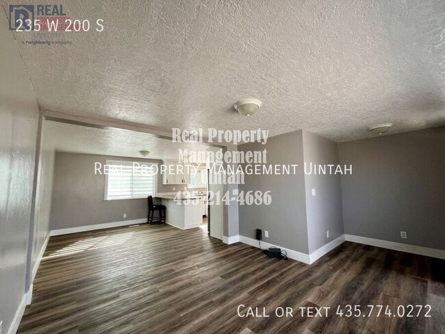 Building Photo - 235 W 200 S
