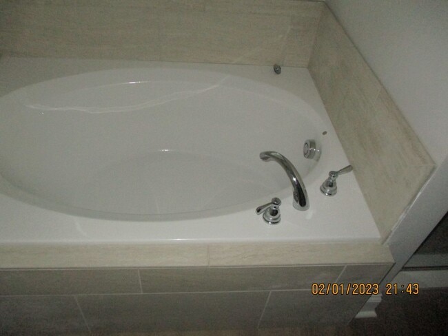 Building Photo - 124 Chapel Ct