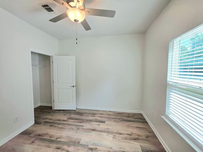Building Photo - 8923 Untreiner Ave