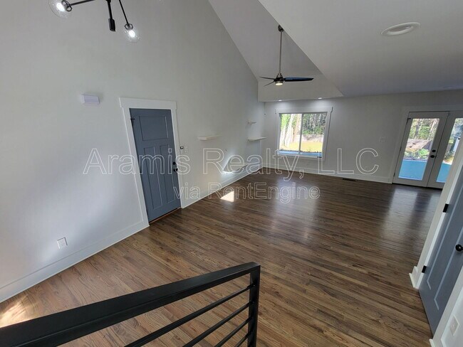 Building Photo - 344 W Wieuca Rd NE