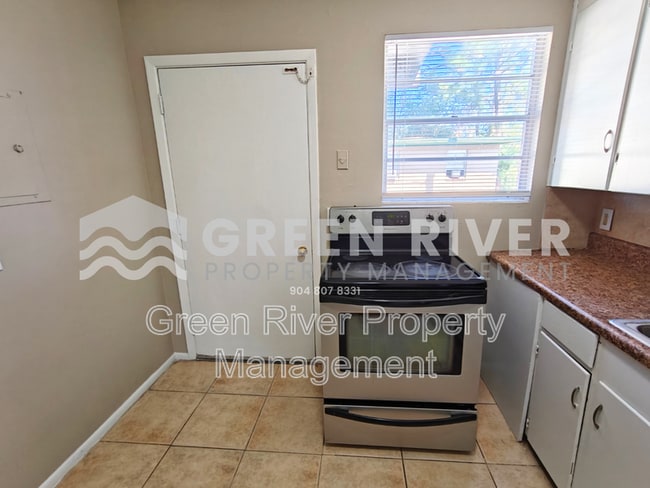 Building Photo - 11620 Charlie Rd