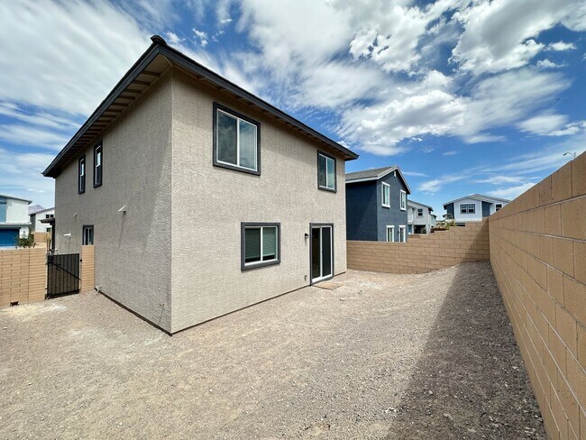 Building Photo - 563 Mountain Robin Ave