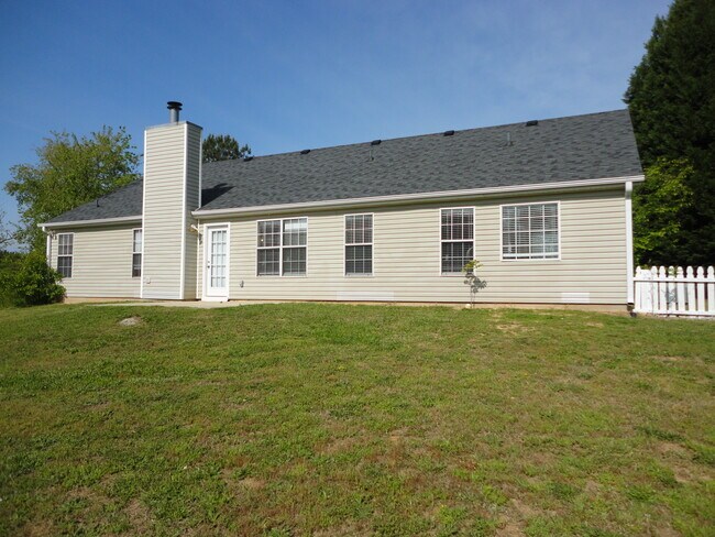 Building Photo - 4765 Beaver Rd