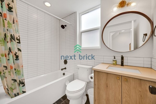 Building Photo - 2 BED & 2 BATH TOWNHOUSE FOR RENT