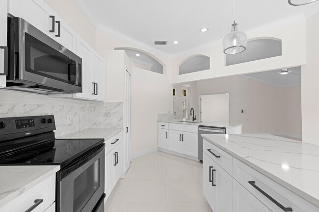 Building Photo - 1151 Delray Lakes Dr