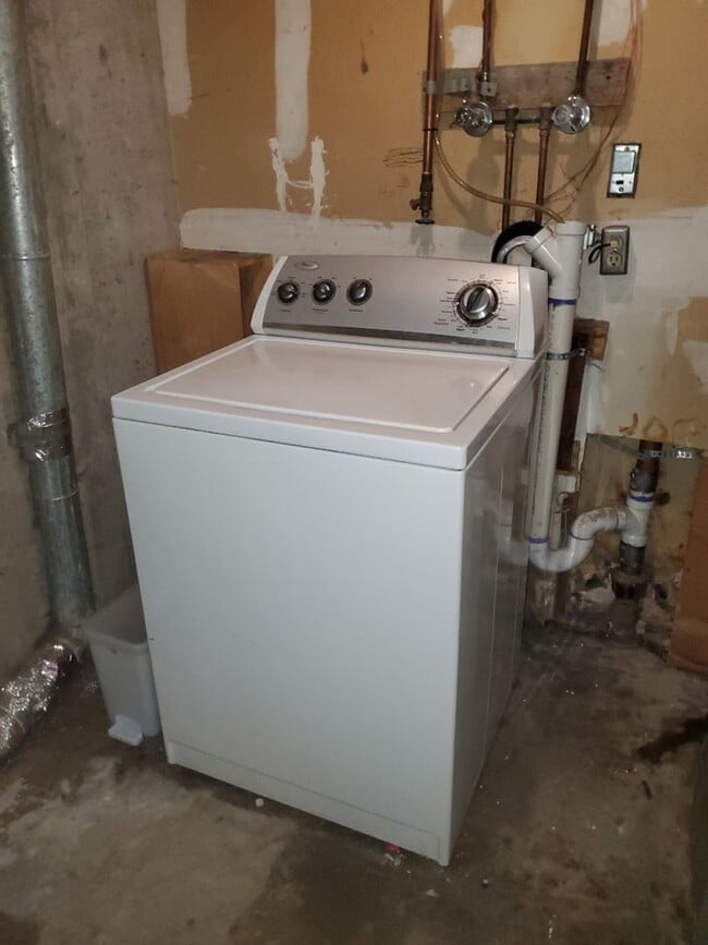 Building Photo - STUDENTS WELCOME! Spacious Basement Apartment 2 Bedroom 1 Bathroom West Fort Collins