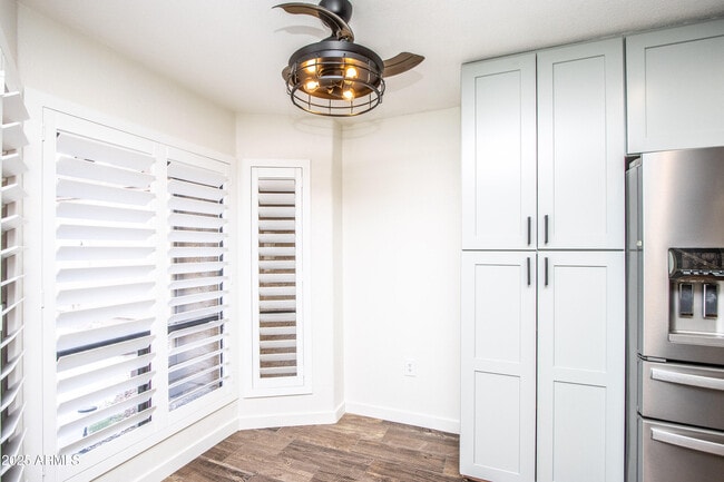 Building Photo - 1318 E Cobb Dr