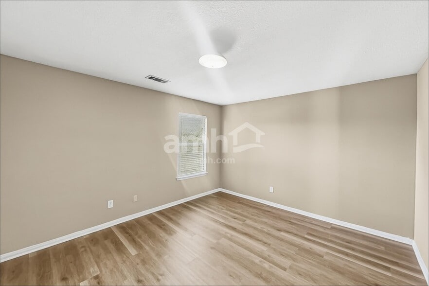 Building Photo - 710 Single Pine Ct