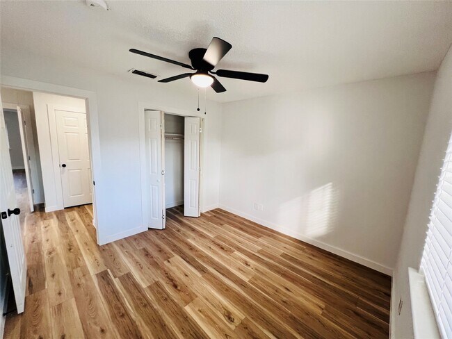 Building Photo - 9614 Ravensworth Dr