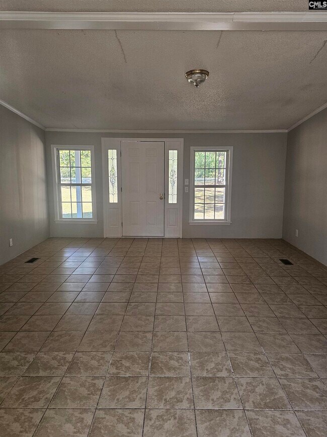 Building Photo - 117 E Woods Ct