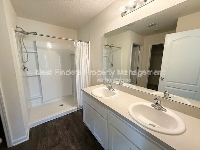 Building Photo - 8118 Meadow Walk Ln