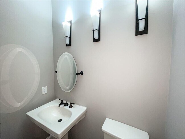 Building Photo - 4 Prichard Way NE