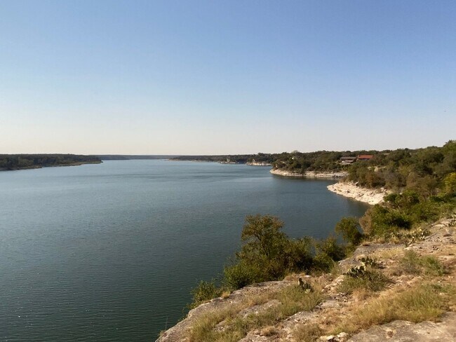 Building Photo - STUDIO CONDO WITH A MILLION DOLLAR LAKE VIEW